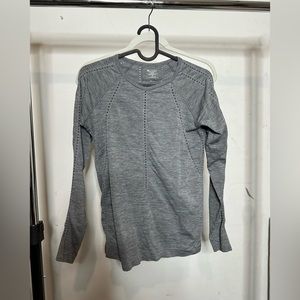 Athleta Womens Size XS Gray Long Sleeve Athletic Shirt Gym Casual Run Ventilated